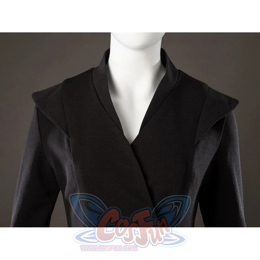 Rhaenyra Targaryen cosplay inner robe front detail shapes black lapels into a deep neckline.