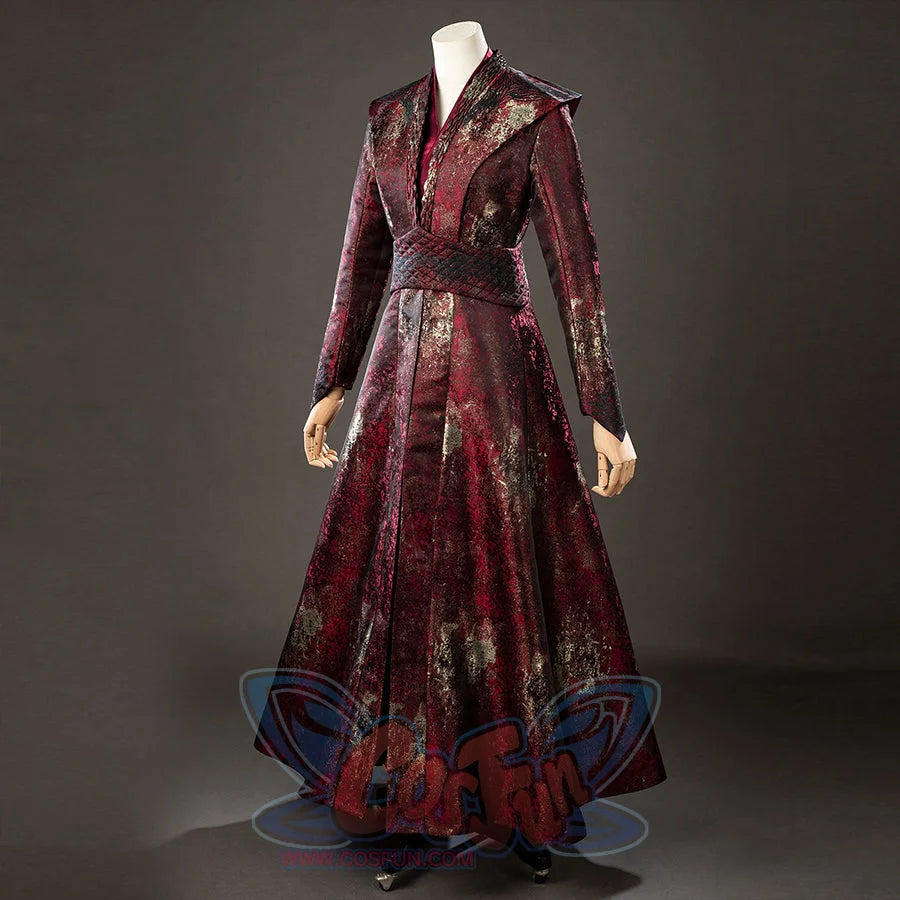 Rhaenyra Targaryen cosplay costume angles the patterned robe over a wrapped waist sash.