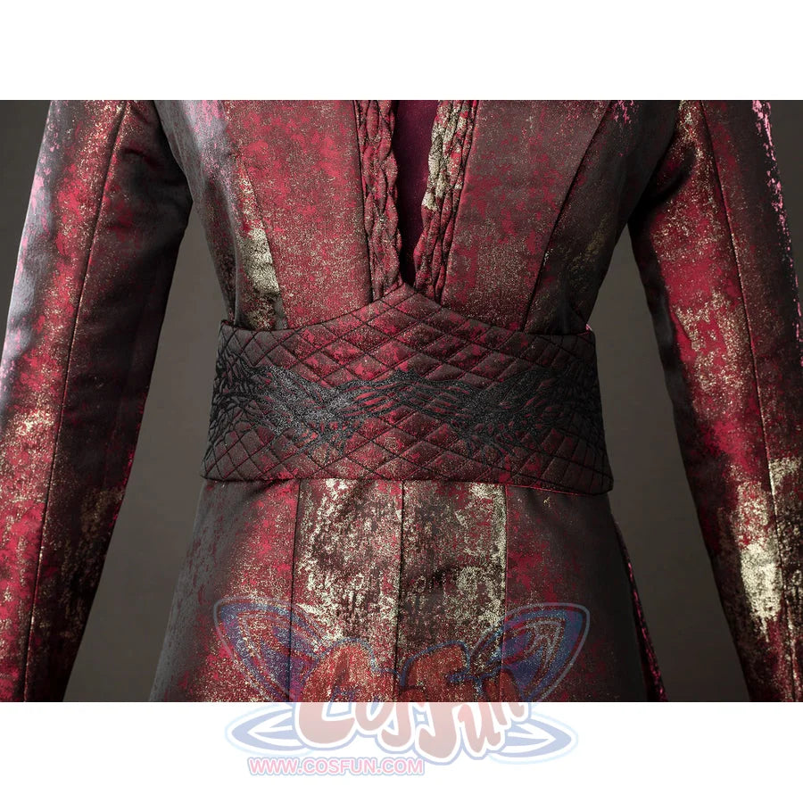 Rhaenyra Targaryen cosplay costume anchors the quilted black waist band across the robe.