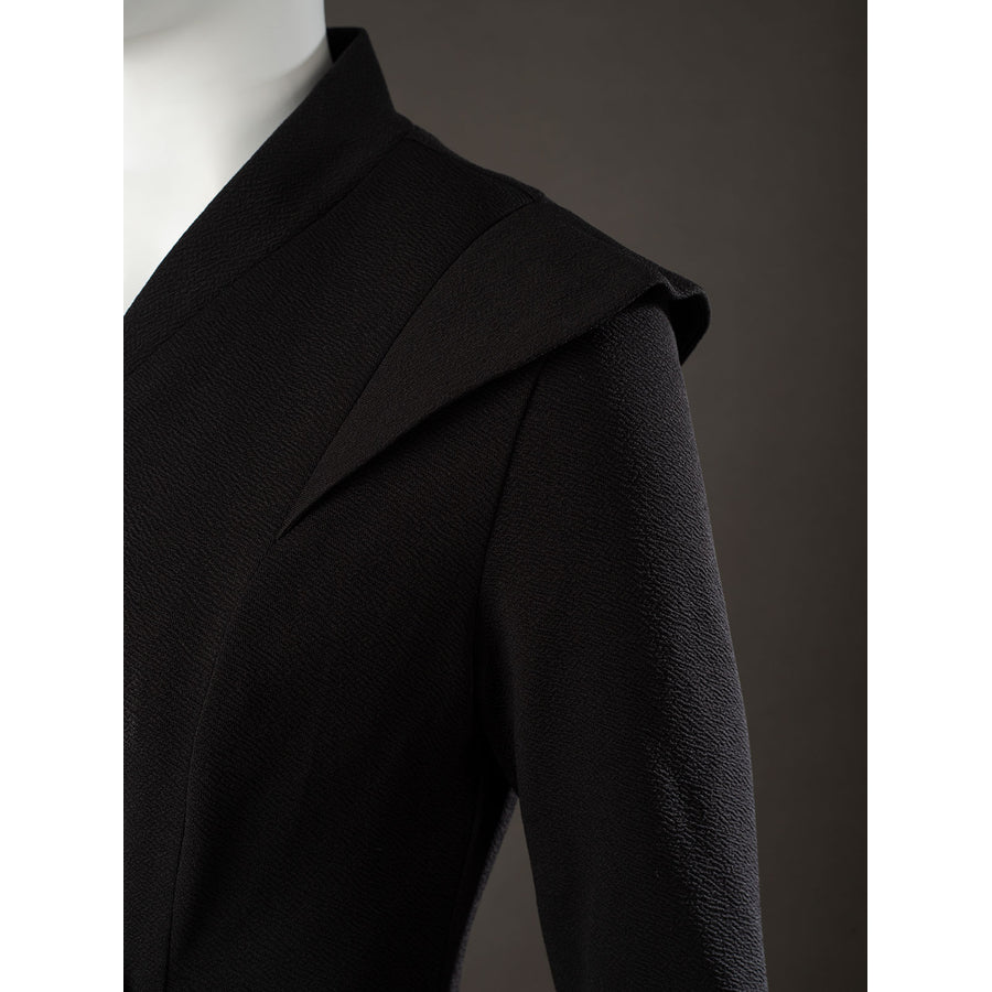 Rhaenyra Targaryen cosplay inner robe shoulder detail layers a black lapel over textured sleeve fabric.