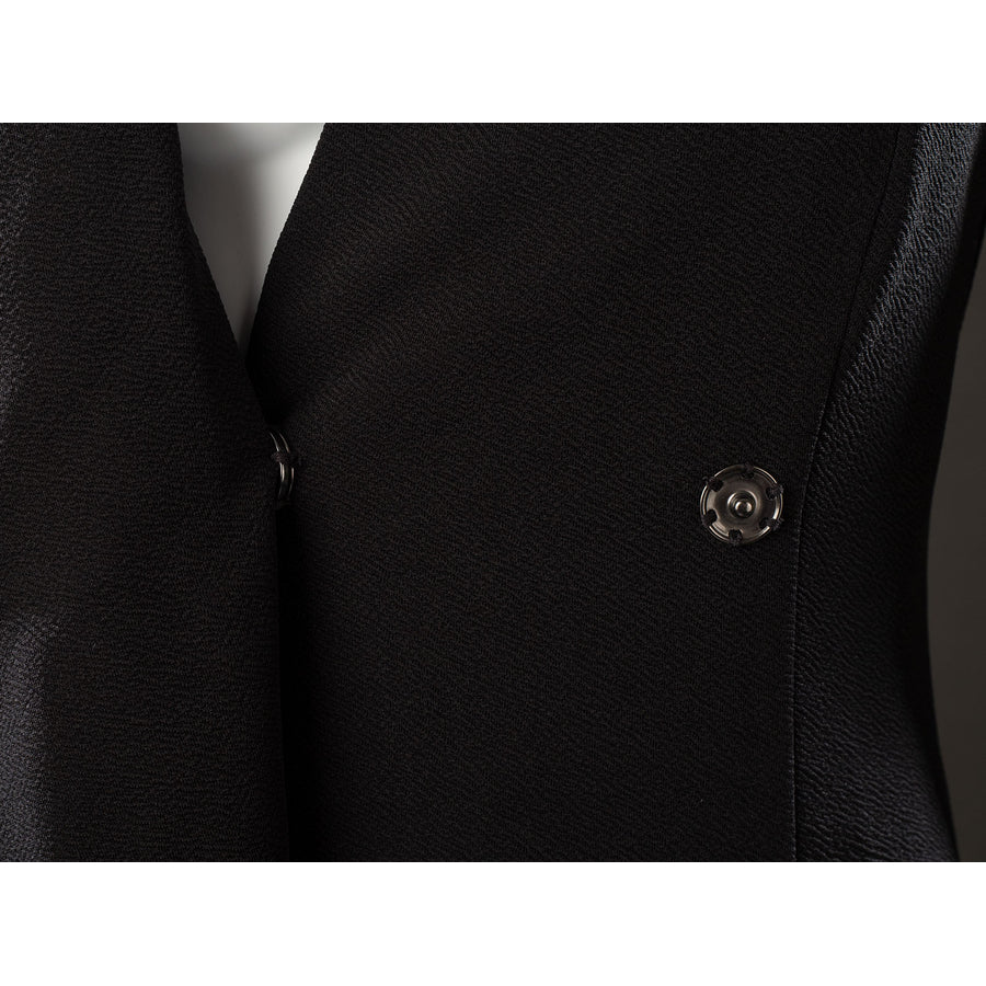 Rhaenyra Targaryen cosplay inner robe snap detail sets a small black fastener into textured fabric.