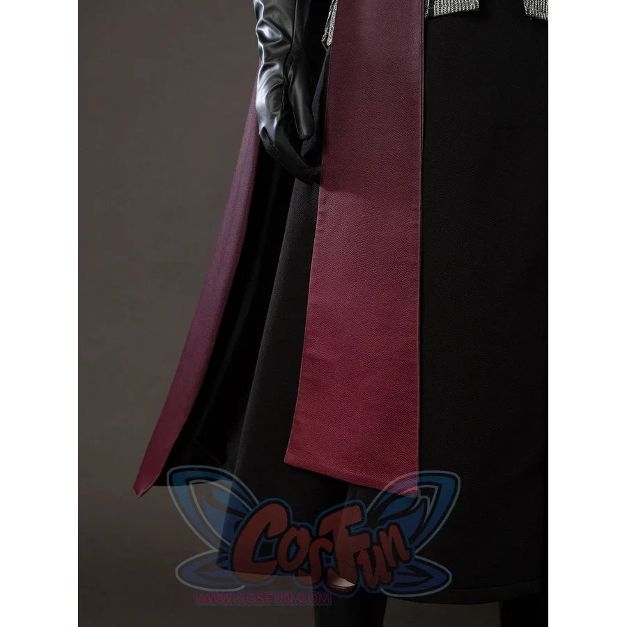 Rhaenyra Targaryen cosplay robe panel detail lets a maroon front strip fall over the black skirt.