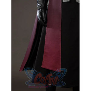 Rhaenyra Targaryen cosplay robe panel detail lets a maroon front strip fall over the black skirt.