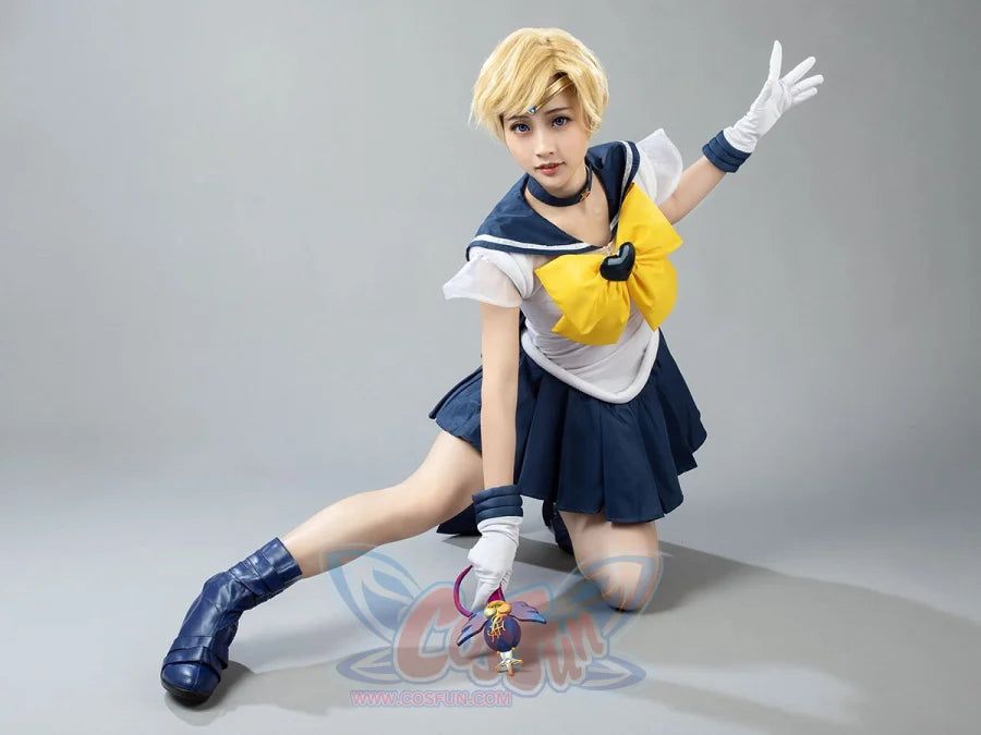 Sailor Uranus Haruka Tenoh Amara cosplay fuku frames puffed sleeves and a blue collar above matching boots and white gloves.