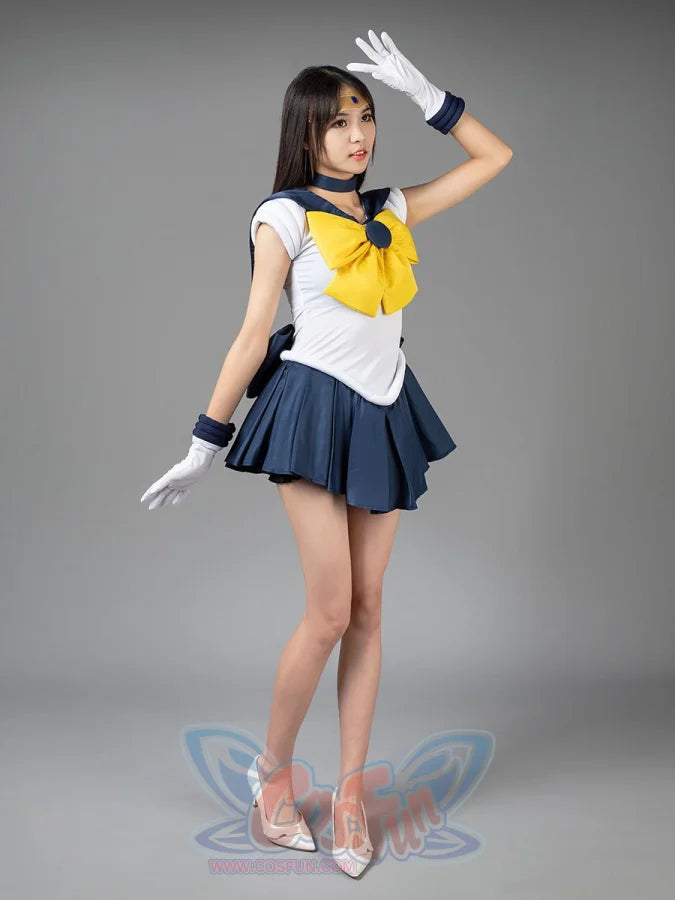 Sailor Uranus Tenoh Haruka cosplay costume side pose sets the sailor collar over navy skirt movement