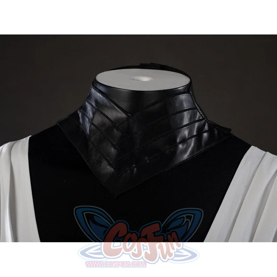 Witch Hat Atelier Qifrey cosplay collar close-up sets black quilted texture above the white robe.