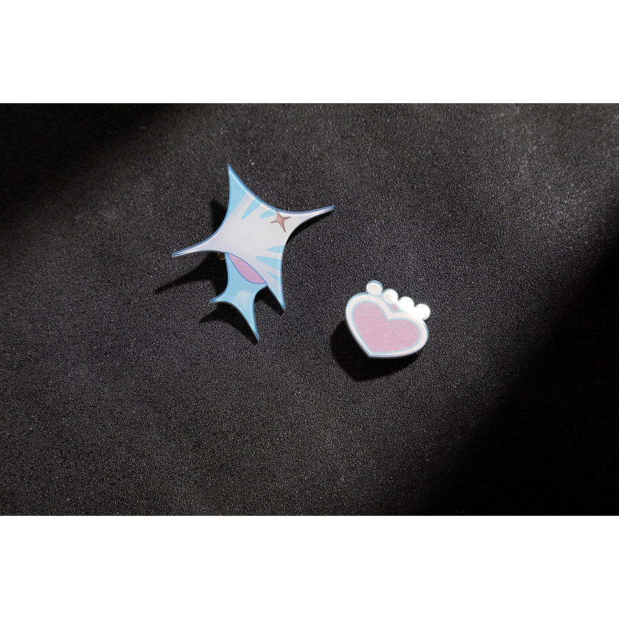 Wuthering Waves Aemeath cosplay hair clip pieces detail pairs a blue star shape with a pink paw accent.