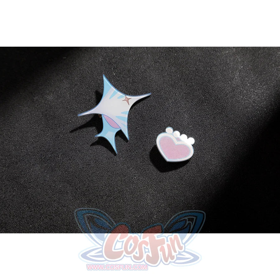 Wuthering Waves Aemeath cosplay hair clip pieces detail pairs a blue star shape with a pink paw accent.
