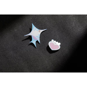 Wuthering Waves Aemeath cosplay hair clip pieces detail pairs a blue star shape with a pink paw accent.