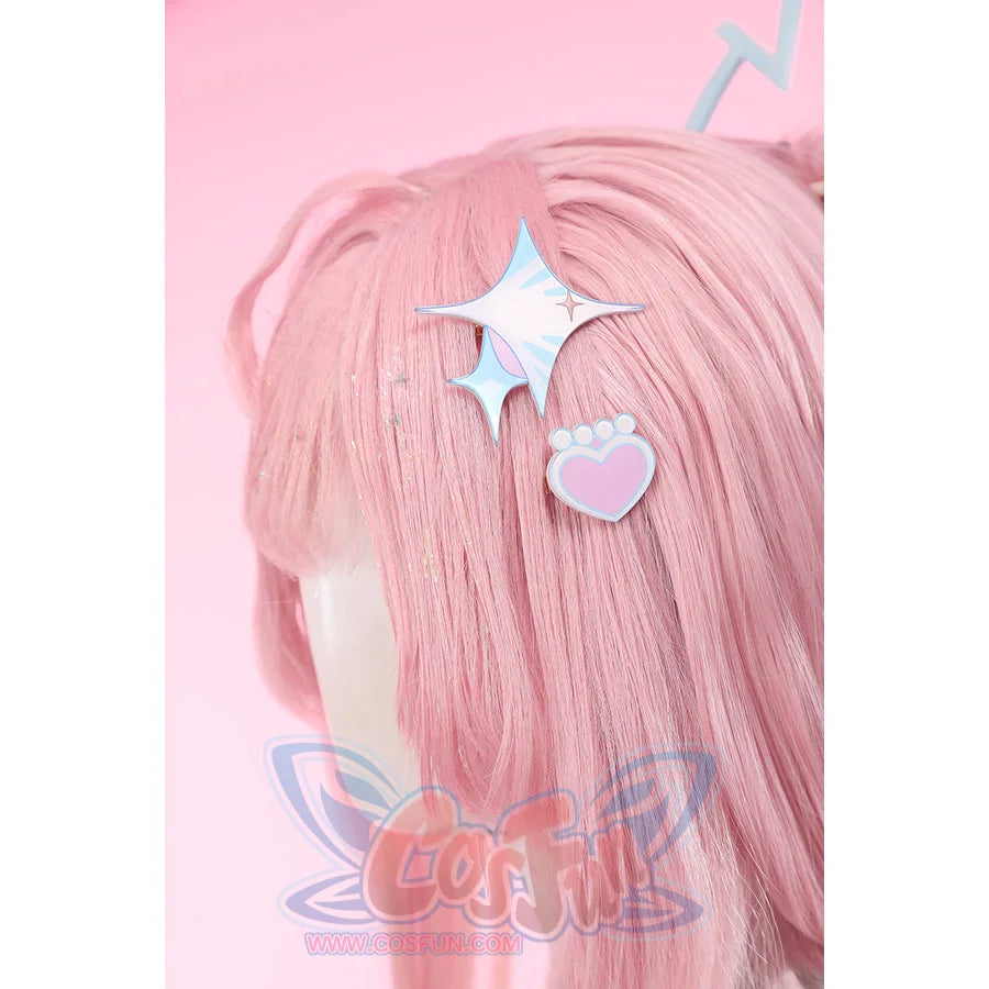 Wuthering Waves Aemeath cosplay hair clips detail pairs a blue star clip with a pink paw heart accent.