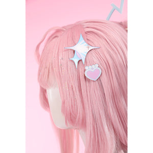 Wuthering Waves Aemeath cosplay hair clips detail pairs a blue star clip with a pink paw heart accent.