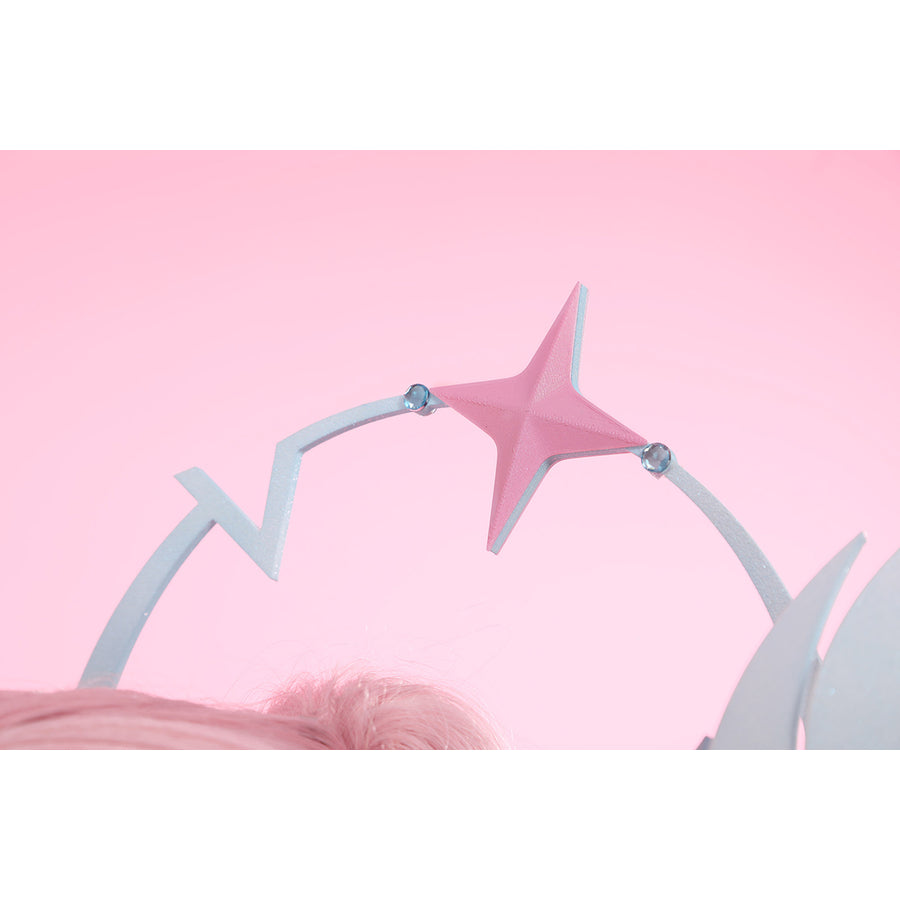 Wuthering Waves Aemeath cosplay headpiece star arc detail links a pink star to pale blue lightning curves.