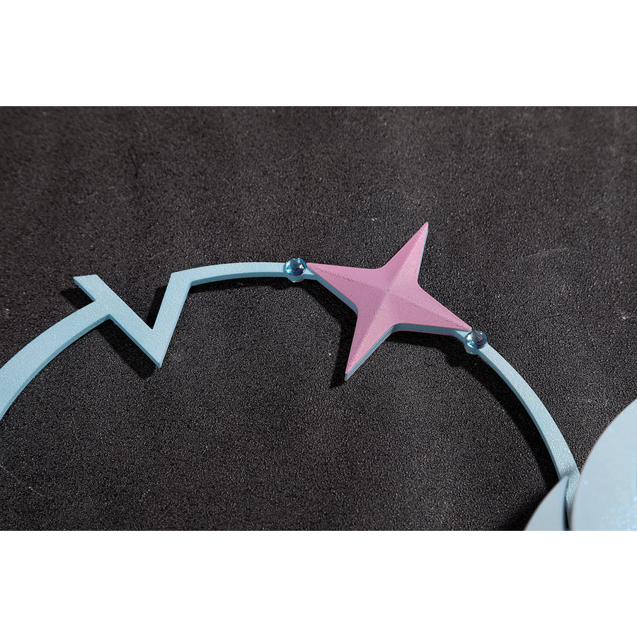 Wuthering Waves Aemeath cosplay headpiece star detail links the pink star to pale blue angular arcs.