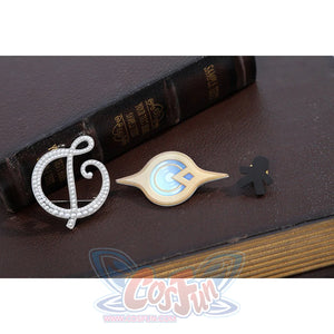 Wuthering Waves Denia cosplay brooch set detail groups a silver-tone music charm, wing badge, and black accent.