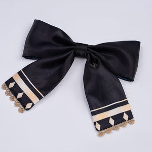 1883 Science and Medium Yongchu Taffy cosplay costume black bow accessory gathers gold-tone patterns and lace fringe.
