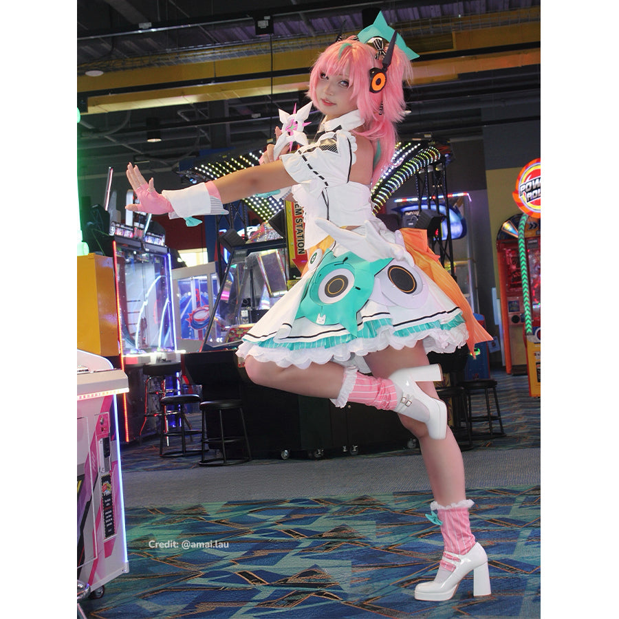 Zenless Zone Zero Aria cosplay costume side profile sets wing accents behind a flared skirt.