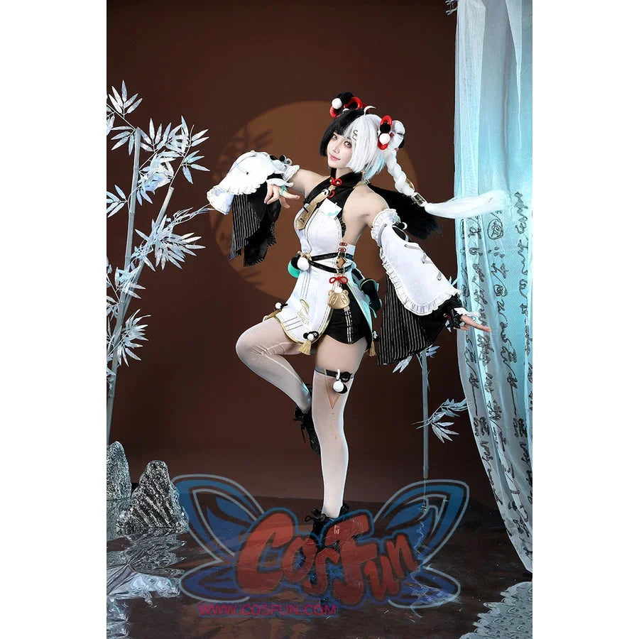 Zenless Zone Zero Dialyn cosplay costume side view highlights the white dress and wide ruffled sleeve