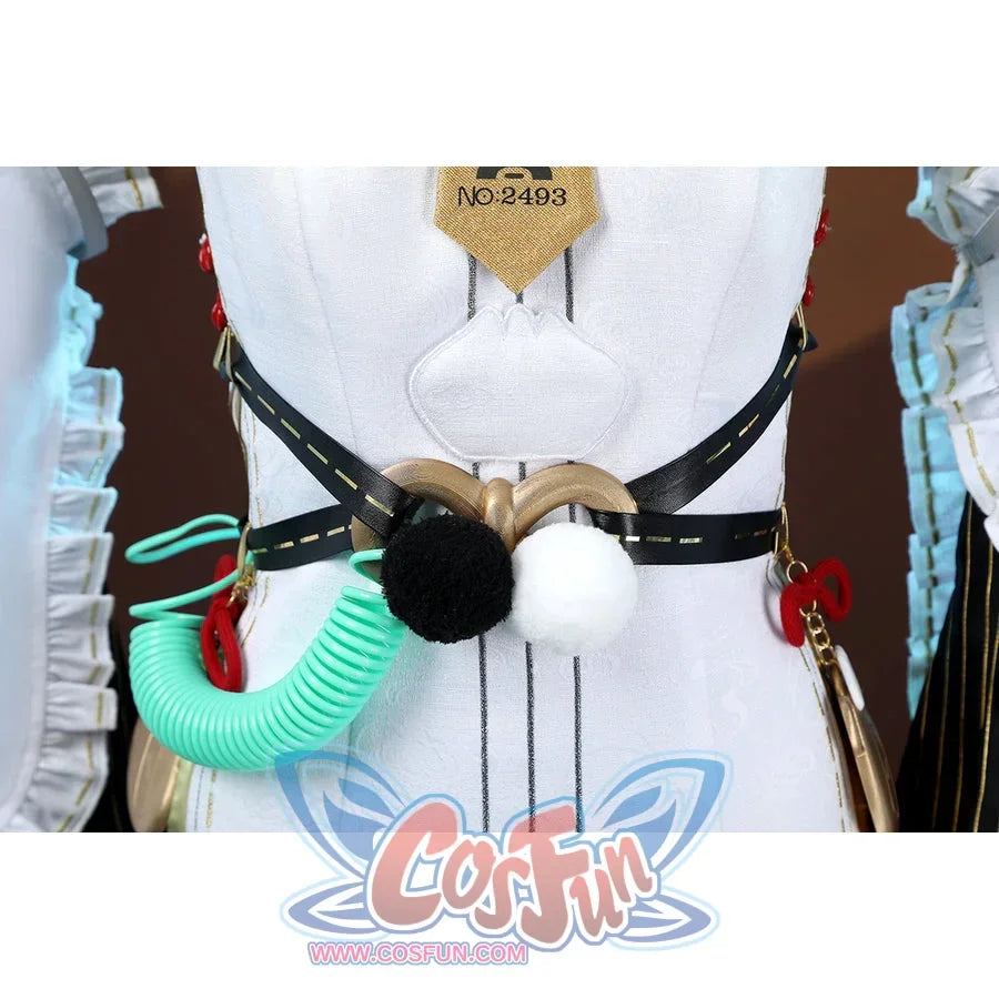 Zenless Zone Zero Dialyn cosplay waist detail shows a mint cord draped beside gold-tone rings