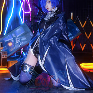 Zenless Zone Zero Promeia cosplay costume sets the dark cape over a black jumpsuit and purple leg ring.
