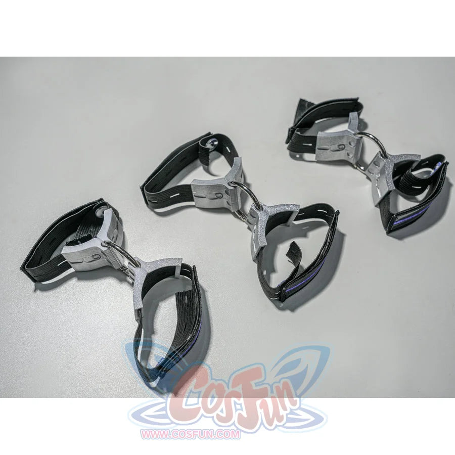 Zenless Zone Zero Promeia cosplay costume handcuff prop detail groups black and silver cuff pieces together.