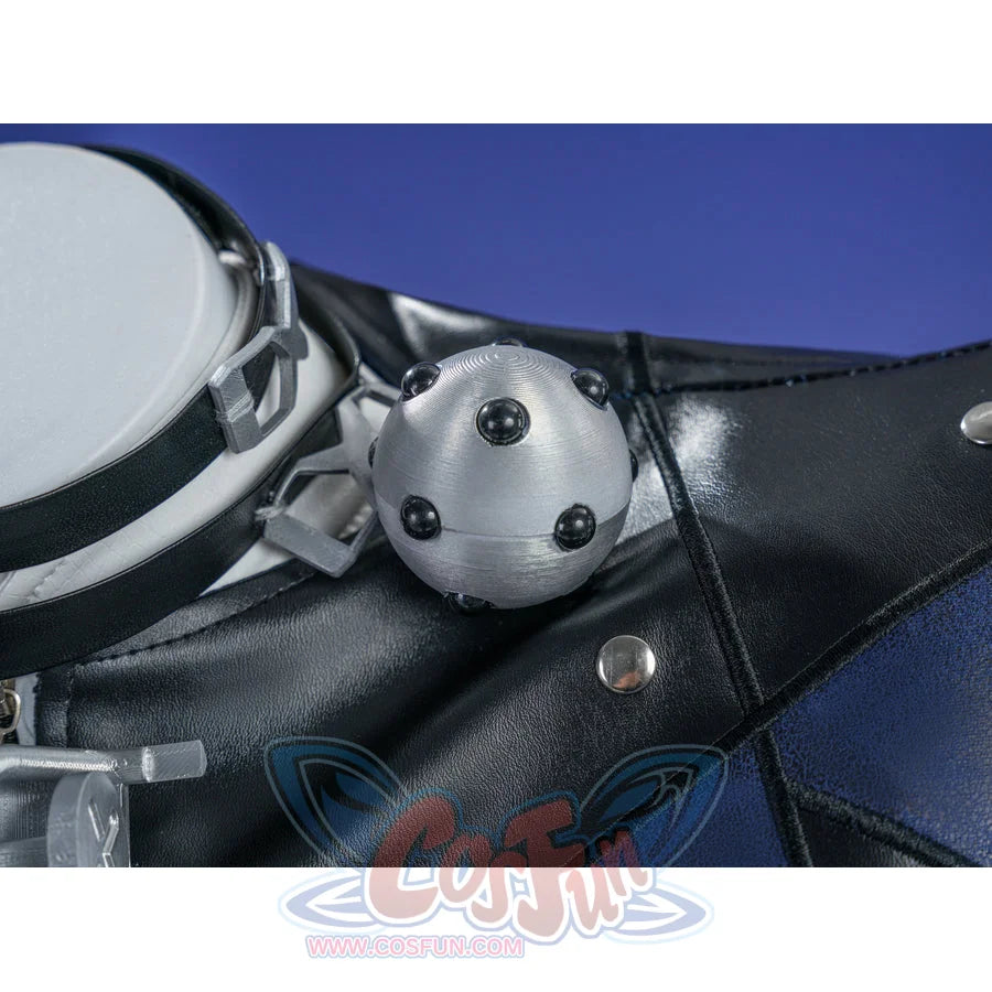 Zenless Zone Zero Promeia cosplay costume shoulder detail anchors a round silver ring over glossy black fabric.